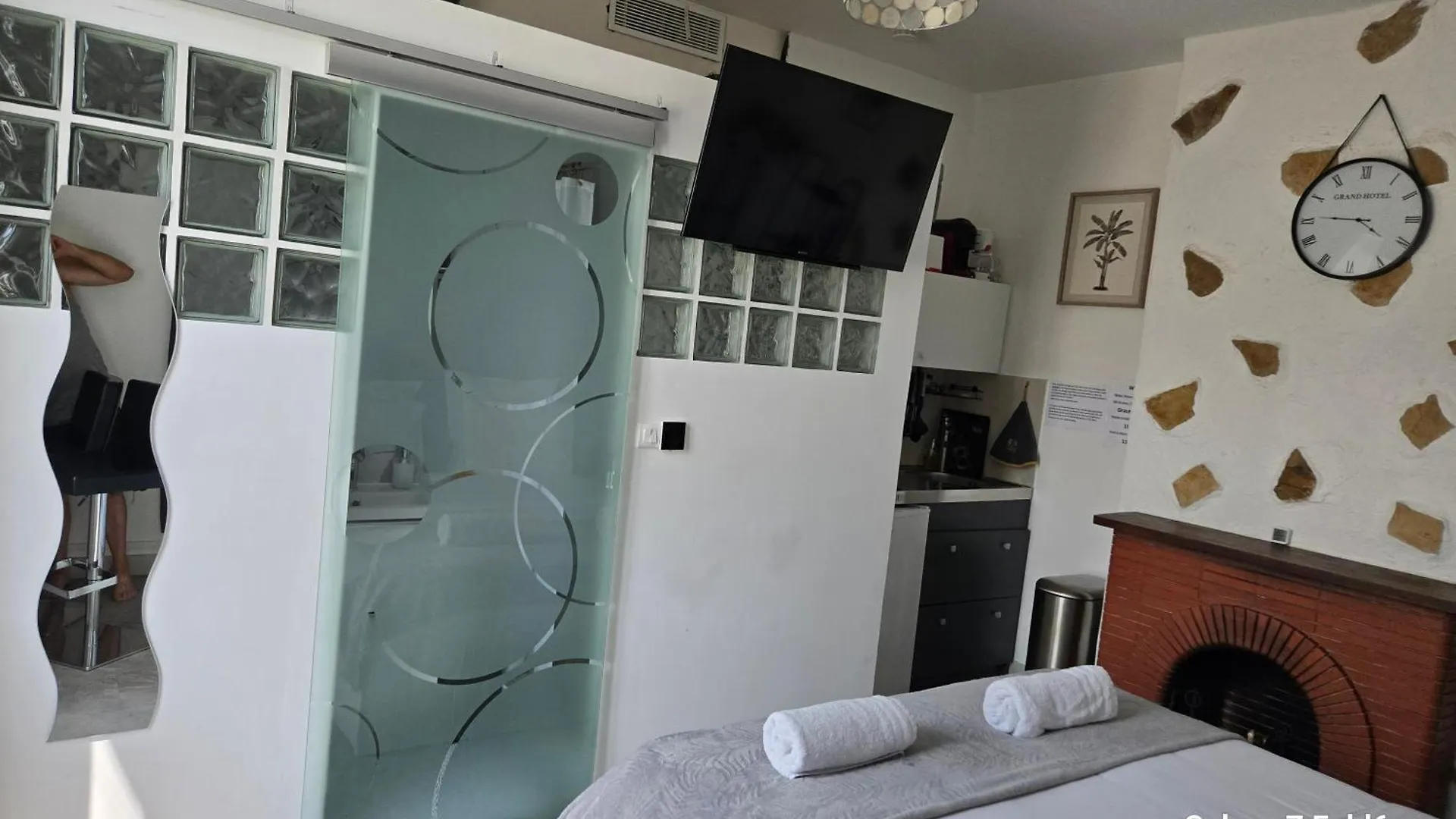 2 Chambres Paisibles A La Trinite Proche De Nice 15 Mn, Monaco 20 Mn Et L'Italie 30 Mn Et Aussi 2 Studios Dans Le Meme Etablissement 0*, La Trinite (Alpes-Maritimes) France